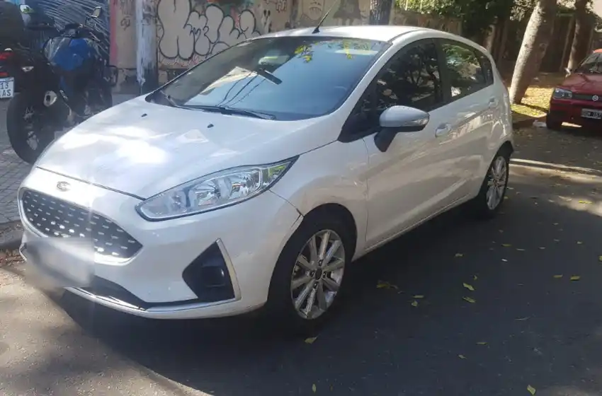 Detuvieron a dos cordobeses y a dos cómplices locales por intentar abrir un auto con una «yuga»