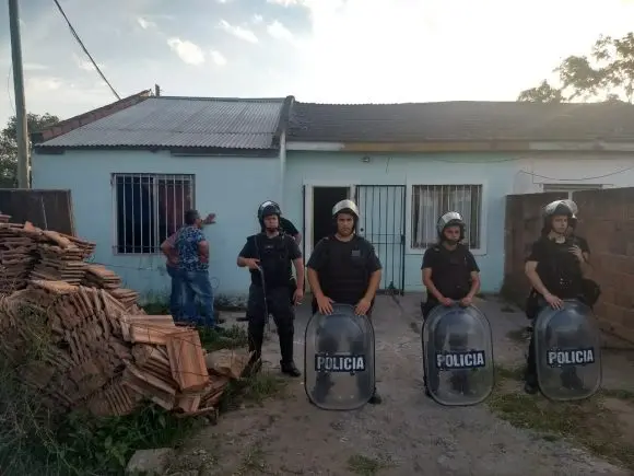 Allanan una casa, tras el asalto en una agencia de quinielas