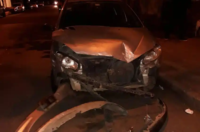 Chocó contra un colectivo y se negó a hacer el test de alcoholemia