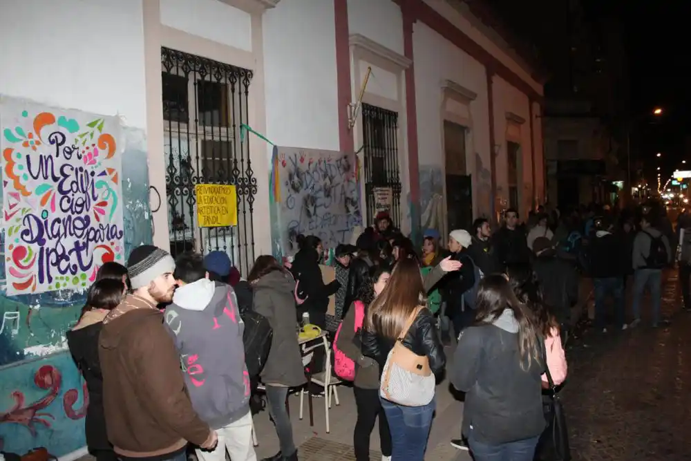 Con una manifestación pacífica, estudiantes del IPAT reiteraron su reclamo 