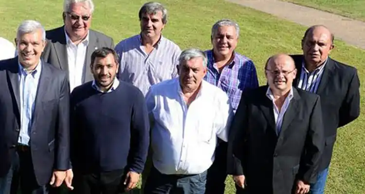 Sin reducción de horas extras, el Gobierno peregrina para pagar los sueldos