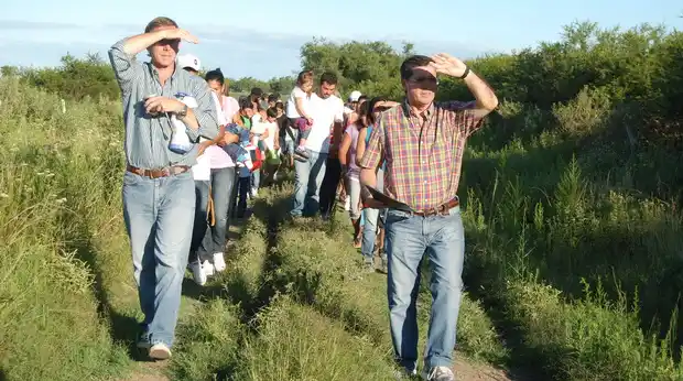 Los vecinos recorrieron el terreno donde construirán sus viviendas