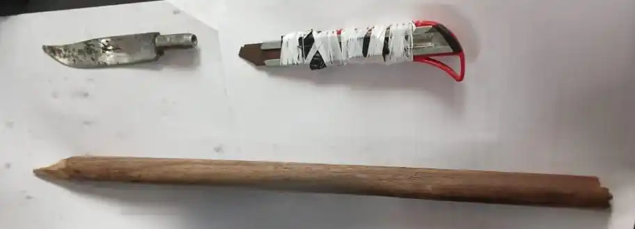 Santa Fe y Frontera: aprehendieron a dos hombres y secuestraron armas blancas, una réplica de arma de fuego y objetos robados - 2