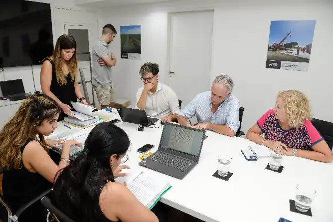 Apertura de sobres para las etapas finales de la cloaca máxima en Chascomús