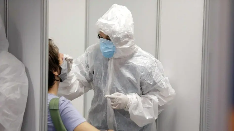 Migraciones informó que se detectó un caso positivo de coronavirus en un vuelo proveniente de Miami