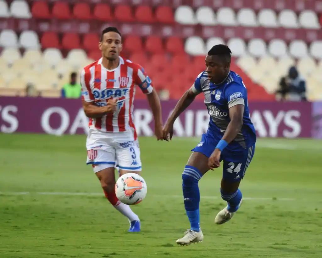 Unión cayó ante Emelec  y complicó su continuidad 