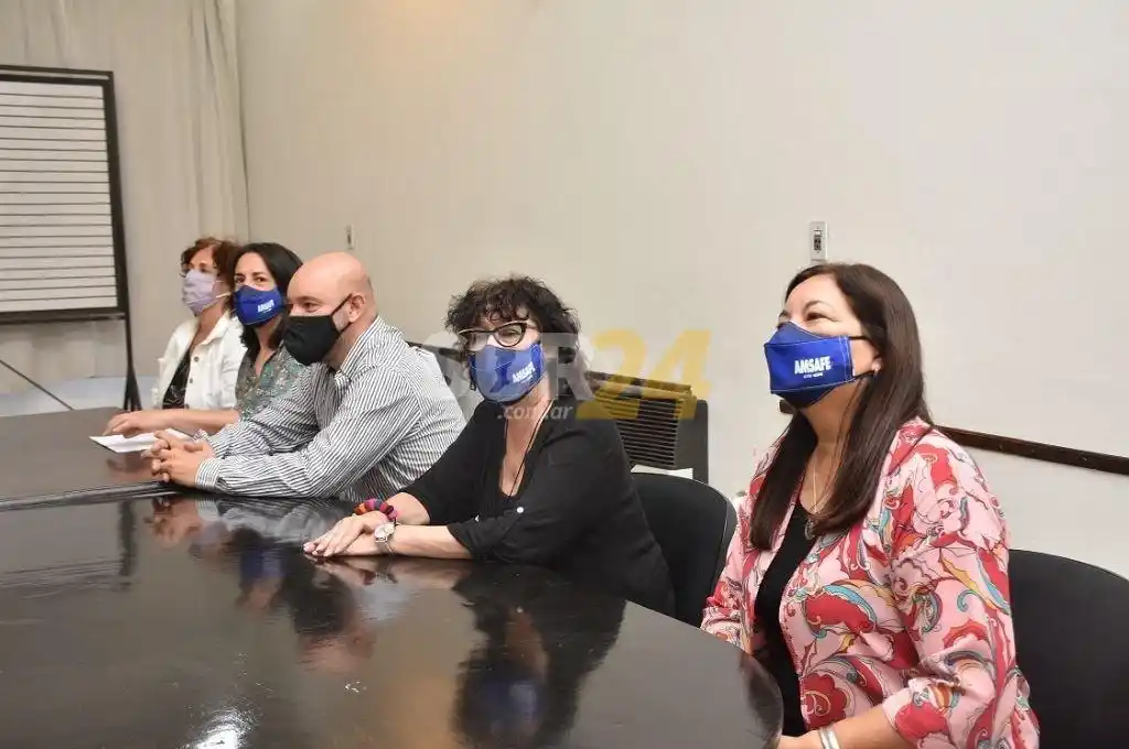 Gremios reclaman paritarias y rechazan decisiones unilaterales en la provincia