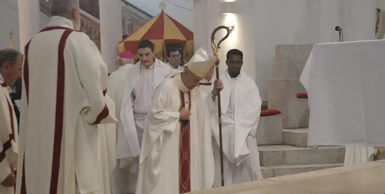 El documento está firmado por los obispos Sergio Fenoy y Matía Vecinos, la Pastoral Social y la Junta Arquidiocesana de Educación. Crédito: Manuel Fabatia