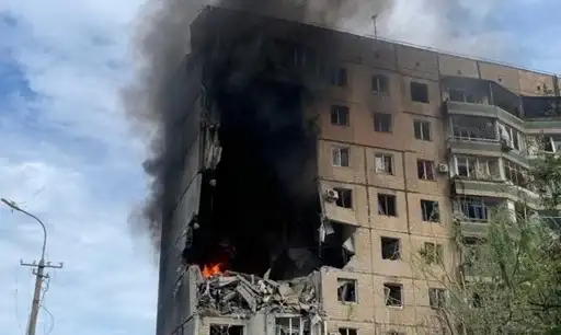 Imagen de archivo sobre edificio impactado por munición.