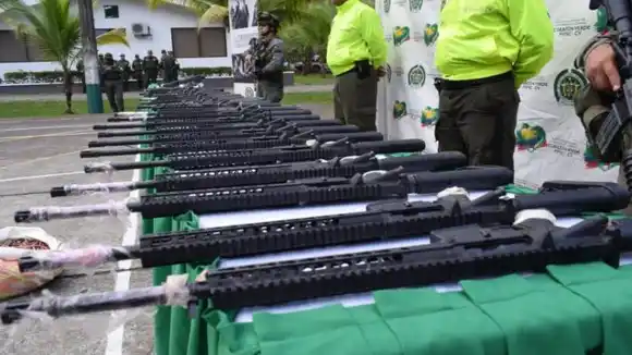 Este es el impresionante arsenal que decomisaron autoridades de Colombia al Clan del Golfo en Antioquia