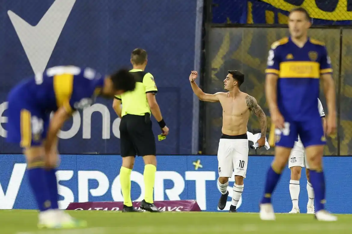 Talleres sorprendió en La Bombonera y dejó a Boca sin invicto en la era Russo