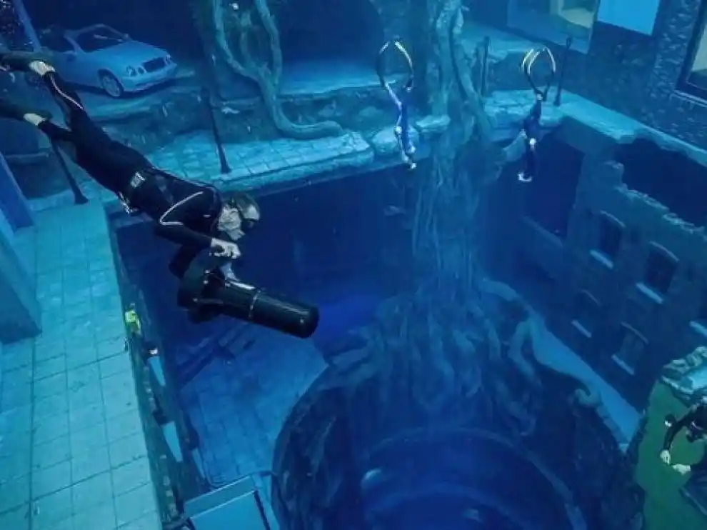Dubái tiene la piscina más profunda del mundo: 70 metros para tocar fondo