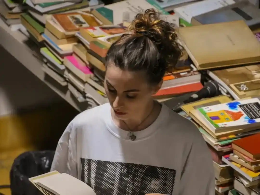 De Tandil a Valencia, la historiadora y actriz que invita a pensar la historia