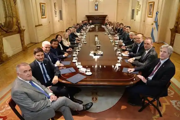 Adorni comunicó las "premisas" que Milei planteó a los gobernadores