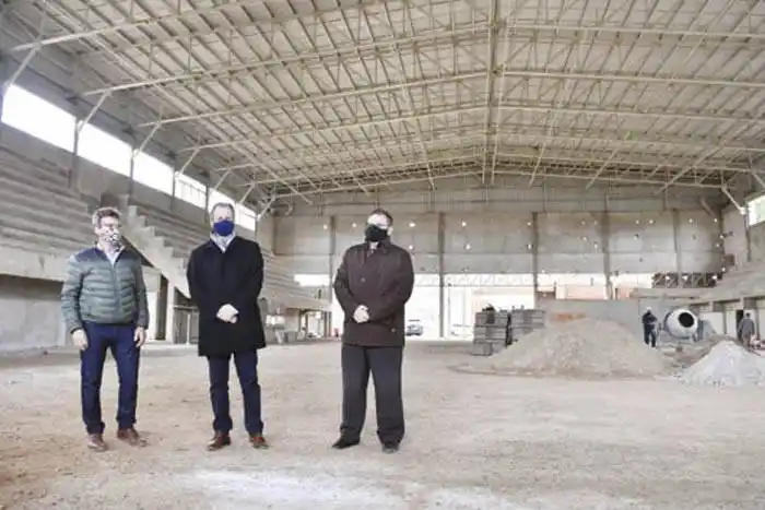 Bordet recorrió las obras  del gimnasio polideportivo  del ISEEF