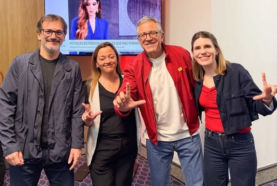 Cecilia Moreau, Diego Giuliano y Marina Salzmann, junto al ministro de Salud de Brasil, Alexandre Padilha, durante la visita de la delegación del Frente Renovador al espacio del Partido de los Trabajadores en San Pablo.