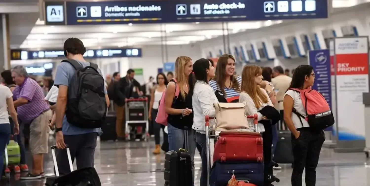 Al menos 10 vuelos demorados y dos cancelados por medida de fuerza de Intercargo en Aeroparque