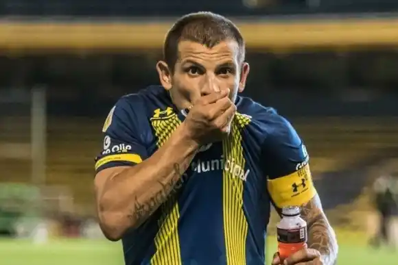 Emiliano Vecchio reveló que la barra brava lo obligó a irse de Central