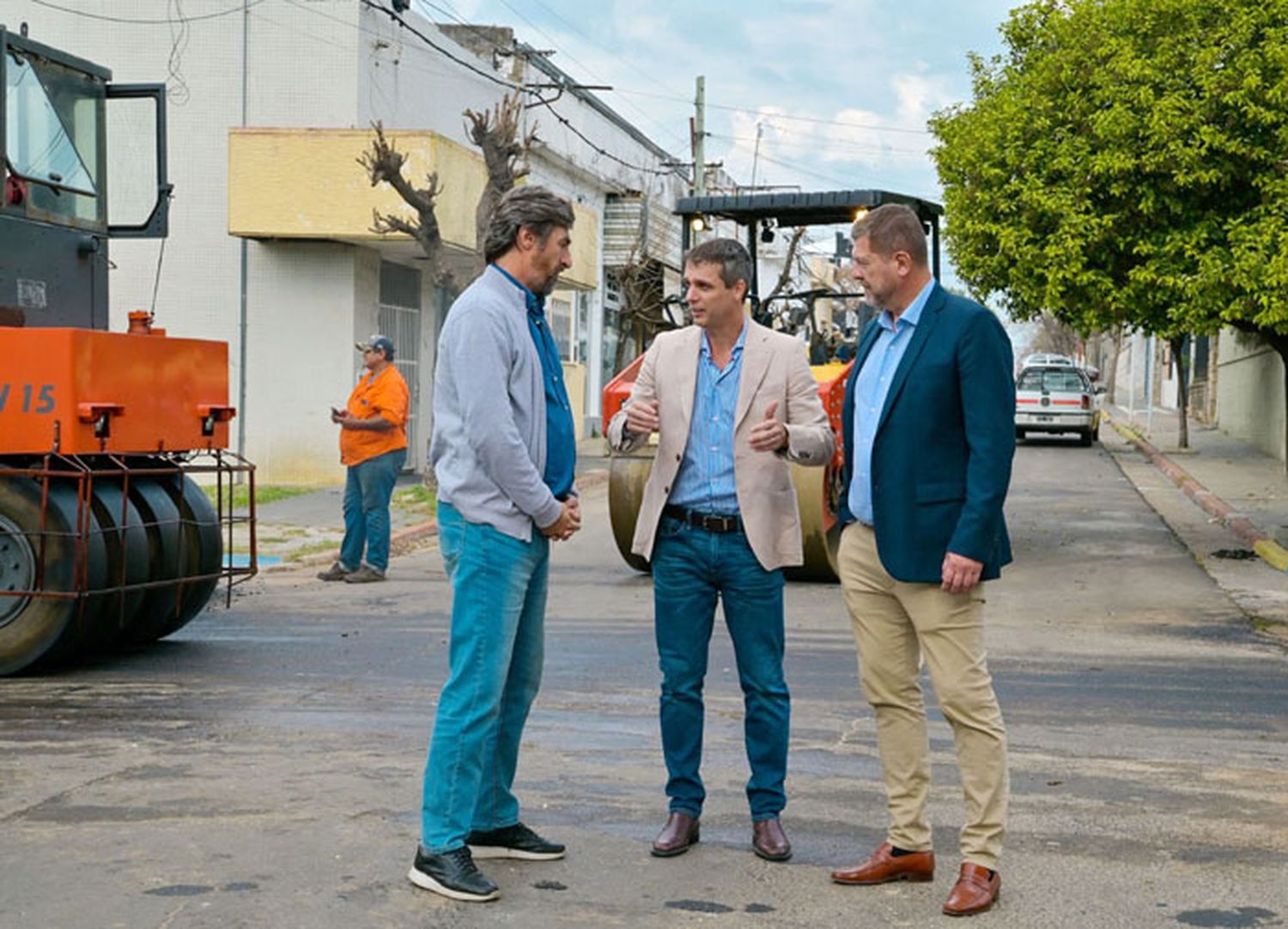 Cresto, Giano y Gay recorrieron las obras de repavimentación en marcha