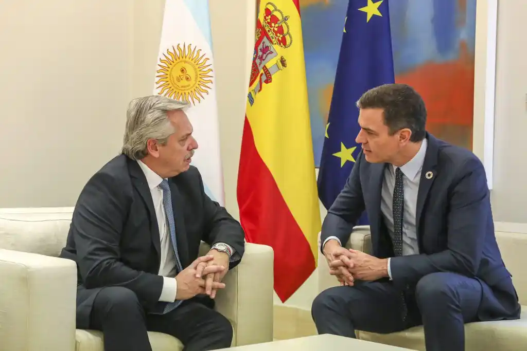 Fernández sumó el apoyo de Pedro Sánchez a la renegociación