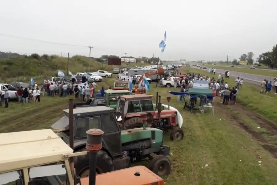 Productores de Córdoba y Santa Fe analizan cortar las rutas contra las retenciones