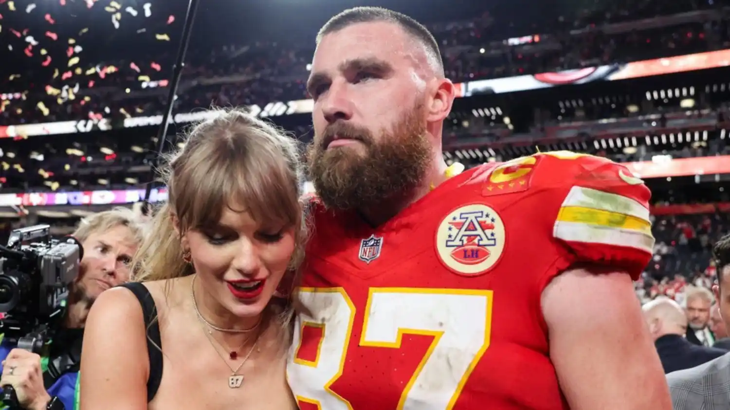 La cantante atraviesa una crisis personal y se refugia en su círculo íntimo junto a Travis Kelce.