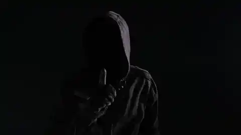 El delincuente pidió silencio a una de las moradoras