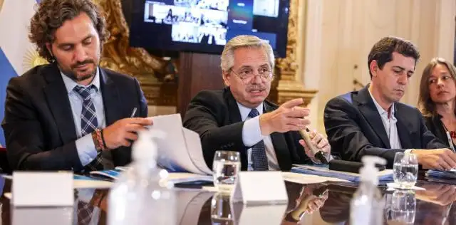 Fernández anunció la construcción de ocho hospitales modulares de emergencia