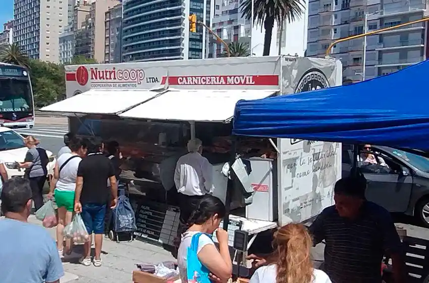 Carne para el Sur-Sur: la Feria del Buen Vivir en Playa Los Lobos y San Eduardo