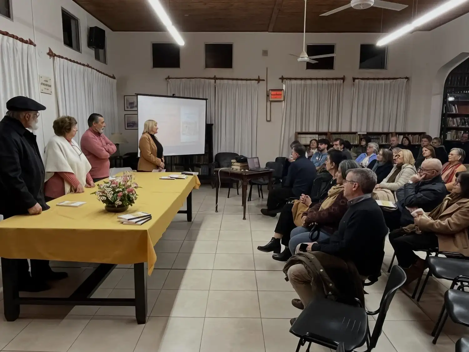 Presentaron en Nogoyá un libro que rescata la historia de la Iglesia Católica en la ciudad