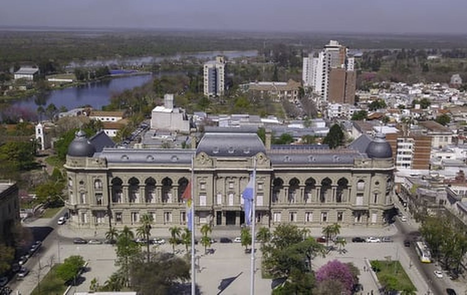 Un grupo de diputados presentó un proyecto de reforma de la Constitución de Santa Fe