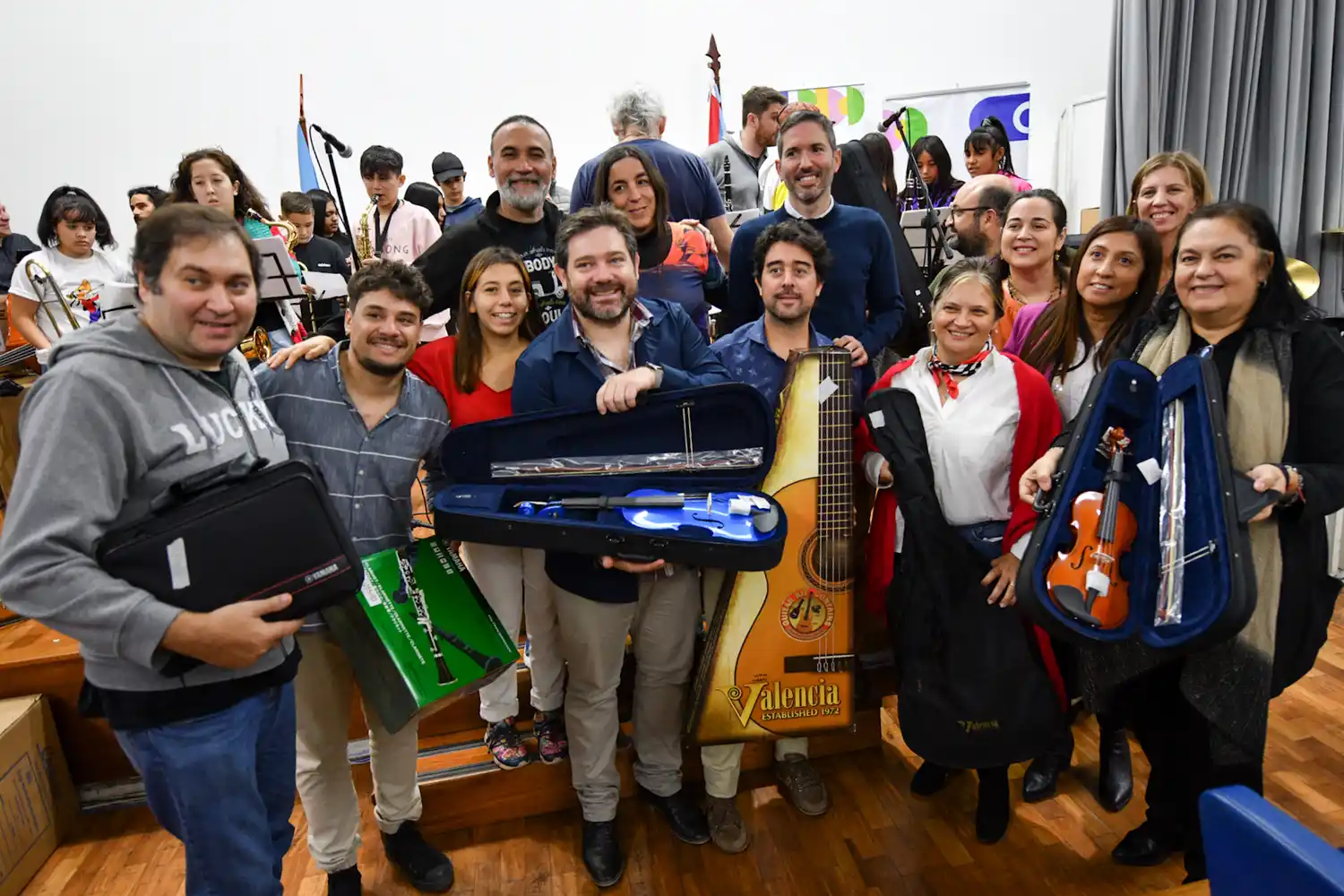 La provincia entregó instrumentos a orquestas y coros infantiles y juveniles