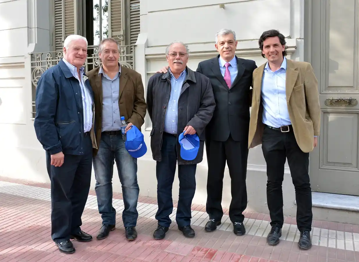 Domínguez recorrió Tres Arroyos y aseguró que "la Provincia necesita dirigentes, no candidatos"