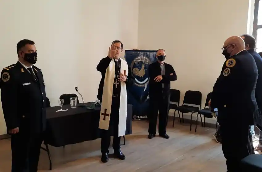 El Obispo Mestre brindó una charla ante efectivos de la Policía Federal