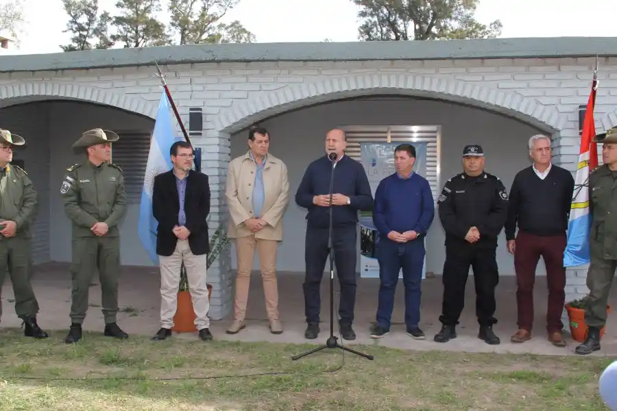 El gobernador puso en funcionamiento destacamento Los Pumas en La Pelada.
