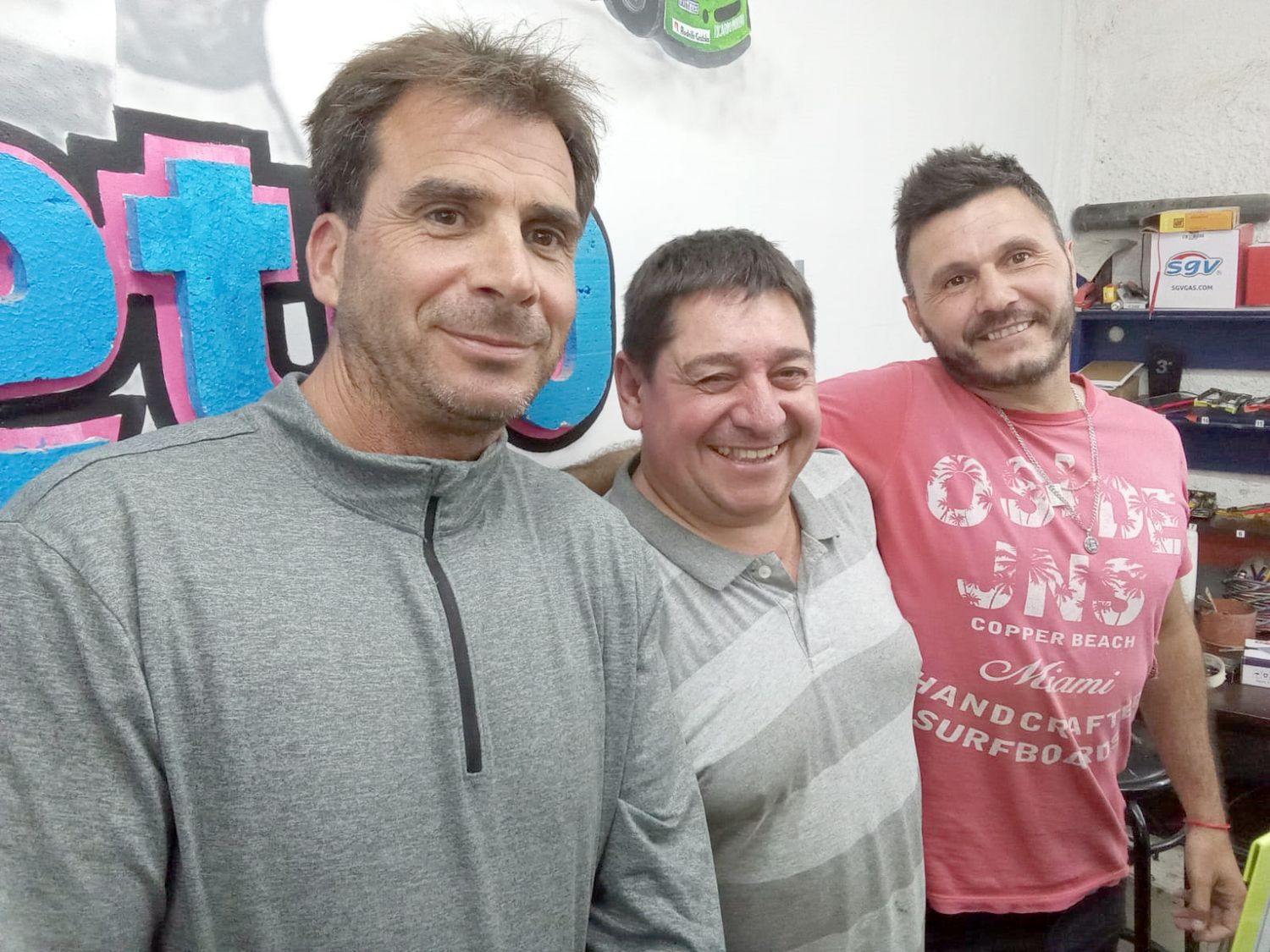 Compartiendo felicidad. Damián López, Fernando Rabioglio y Franco Lazarte, luego de disputar la primera fecha de Fórmula 1