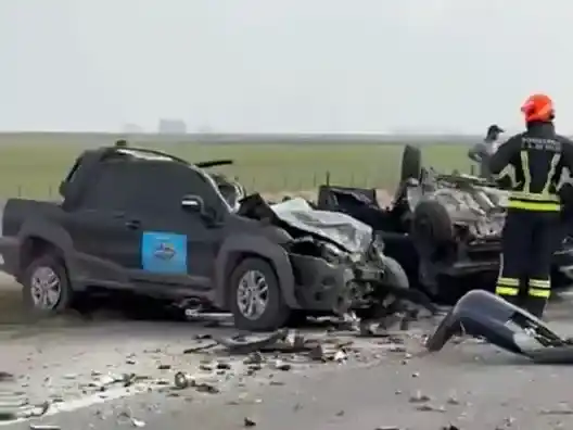 El choque involucró a tres automóviles sobre la Ruta Nacional 7 y dejó un saldo de tres personas fallecidas, entre ellas un niño de 12 años.