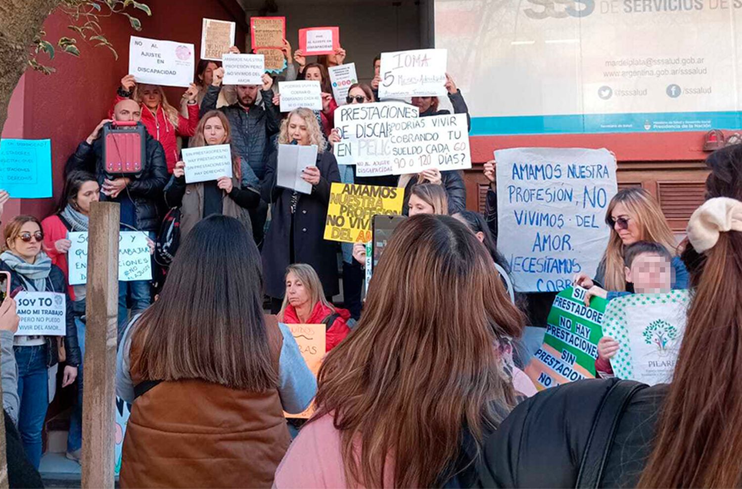 Discapacidad en emergencia: nueva protesta y masiva movilización de pacientes y prestadores