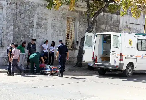 Ambulancia debió socorrer a joven que sufrió un ataque de epilepsia 