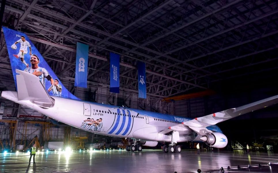 Mundial de Qatar: así es el avión de Aerolíneas Argentinas que transportará a los hinchas de la Selección