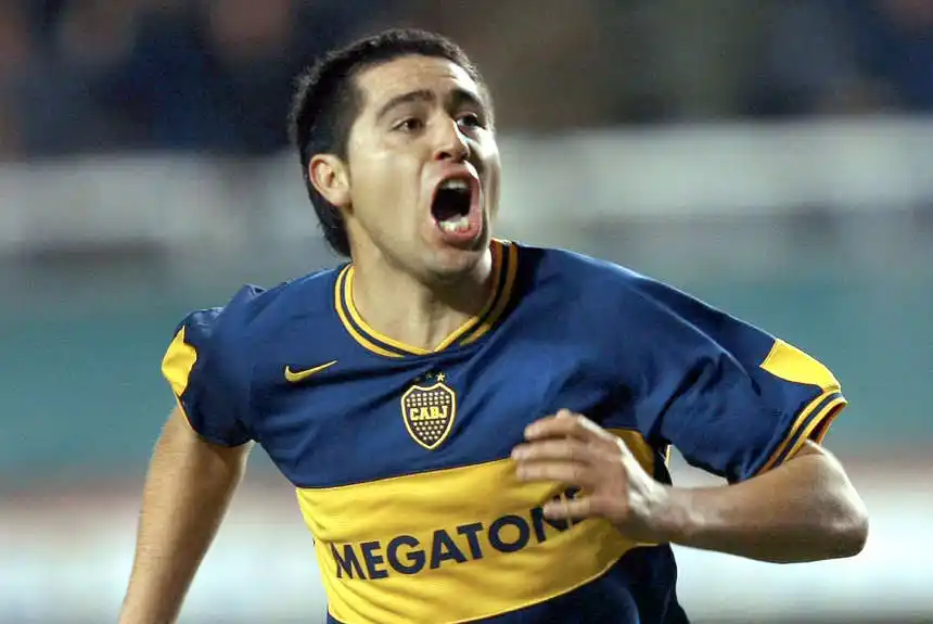 ¿Tiembla Angelici? Riquelme se postularía a presidente de Boca en 2019