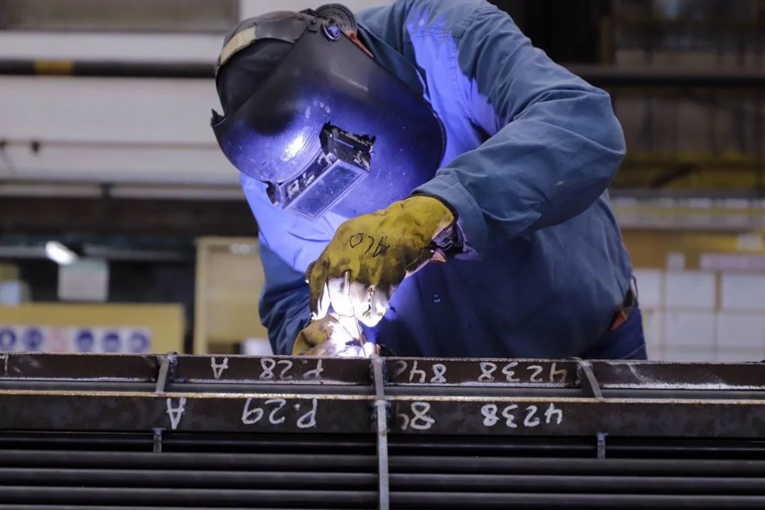 Metalúrgicos acordaron una suba salarial del 12,3%