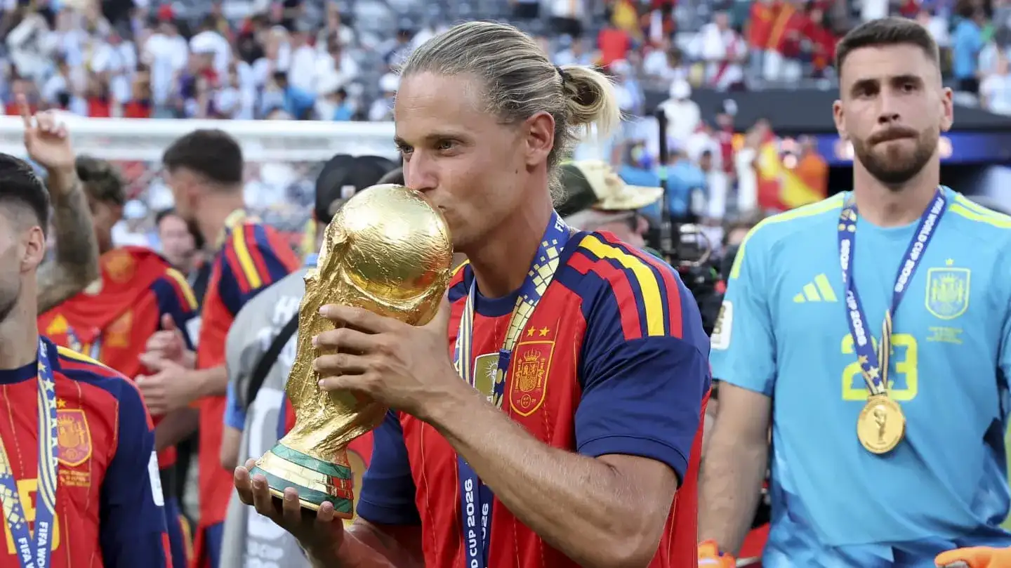 El futbolista de 31 años puso fin a su etapa defendiendo a la Furia Roja.