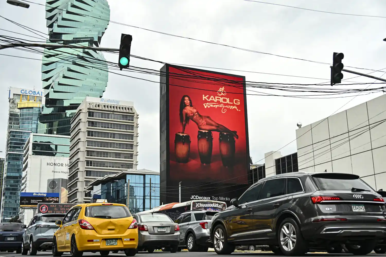 Karol G rinde tributo a los ritmos latinos populares con nuevo disco