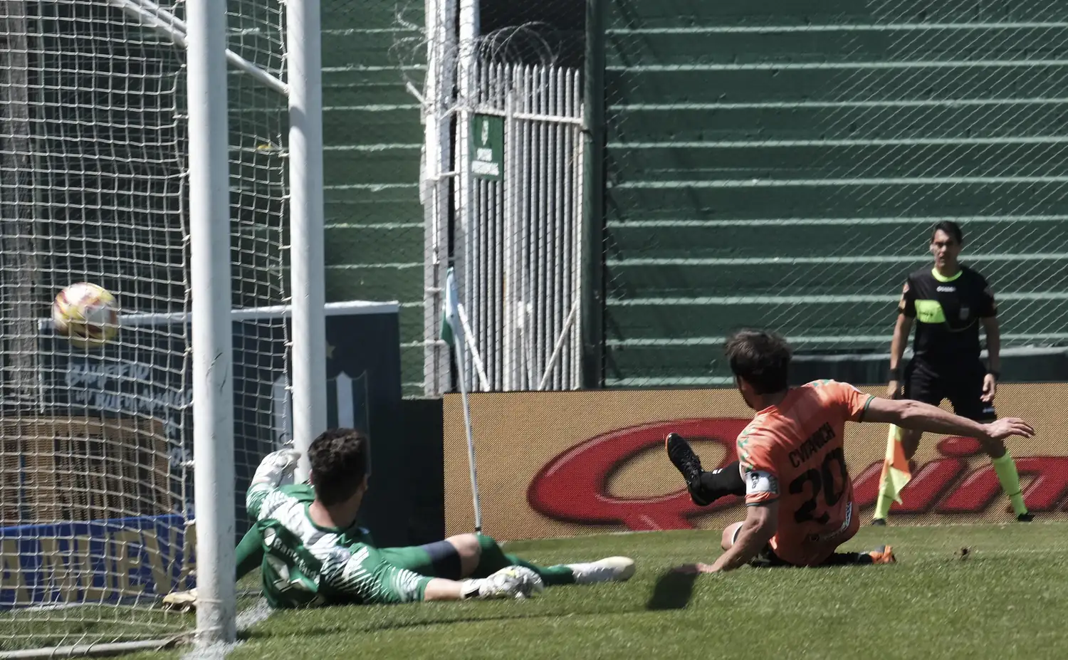 Banfield le dio otro golpe a un San Lorenzo irregular