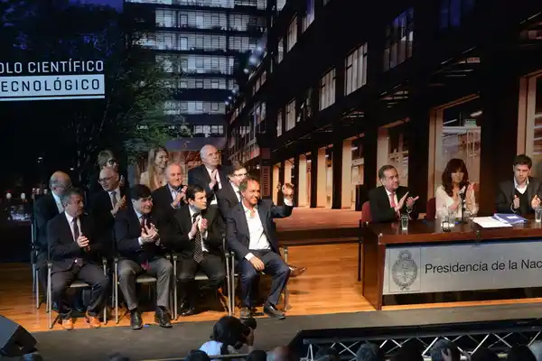  Urribarri, Scioli y Cristina, juntos en la inauguración del Polo Científico 