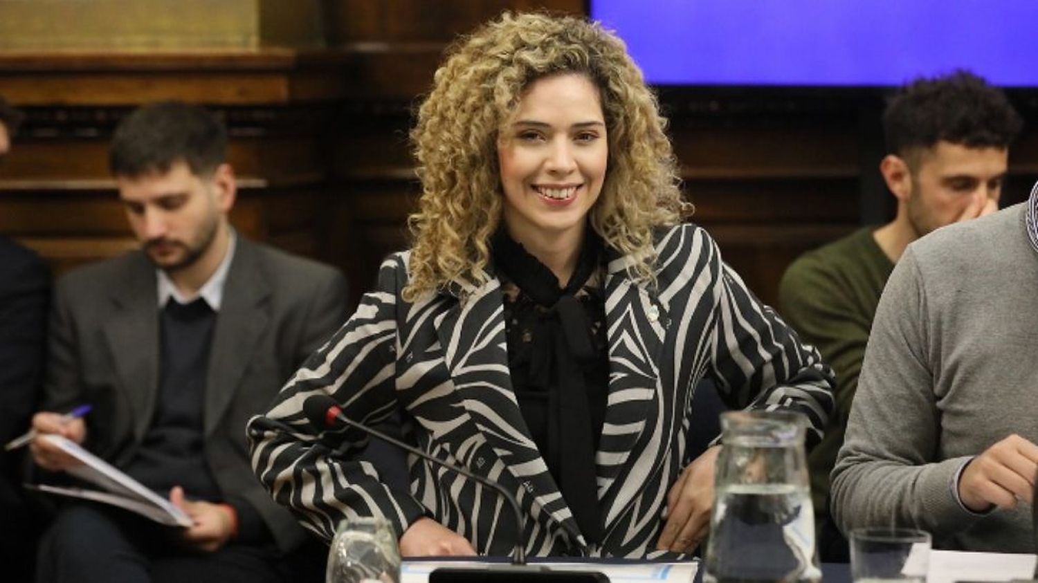 Arriete continúa su ataque contra el bloque libertario, desde donde amenazan con echarla.