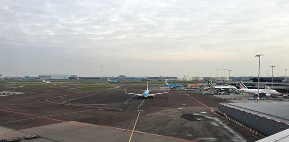 Administración de Ámsterdam-Schiphol quiere prohibir los vuelos nocturnos y ya genera controversia