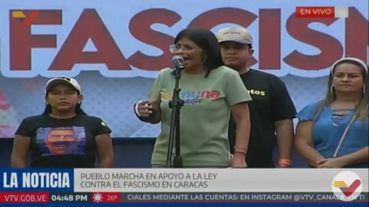 Delcy Rodríguez cargó contra las redes sociales y María Corina: «Si se las da de tan arre#$@, que salga a dar la cara» (VIDEO)