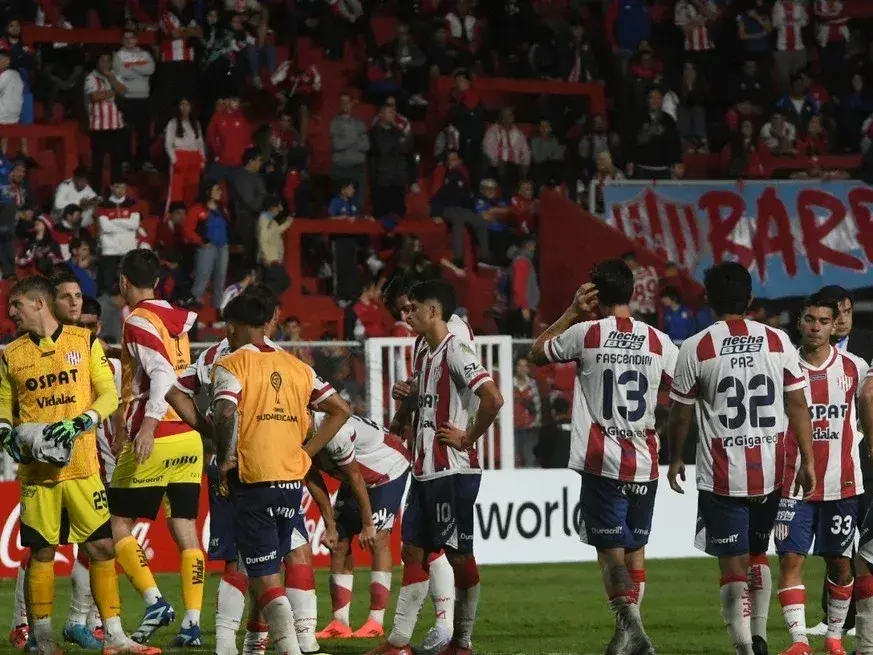 El Tatengue cayó 1 a 0 en Santa Fe y se quedó afuera de la Copa Sudamericana.Foto:Carolina Niklison